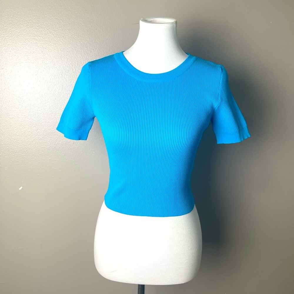 Blue fitted summer knit tee